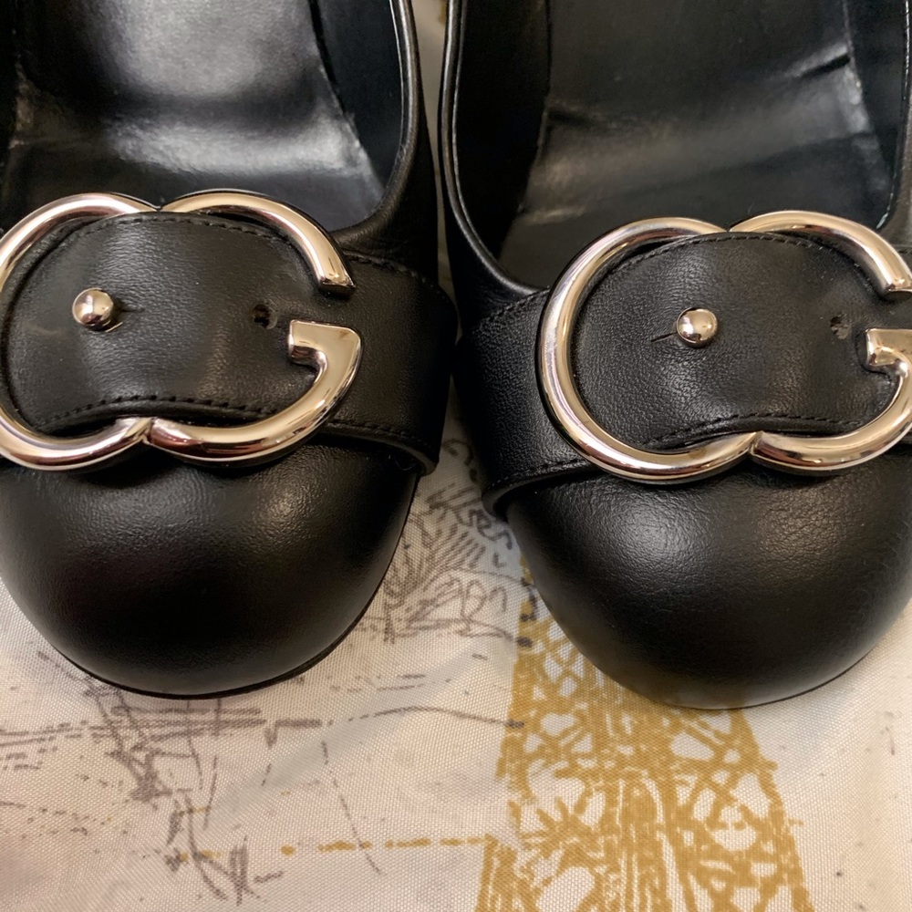 Gucci Black Leather Pumps with Silver Buckle - Picture 2 of 7